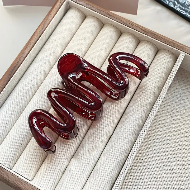 Take Khair Glossy Ripple Claw Clip