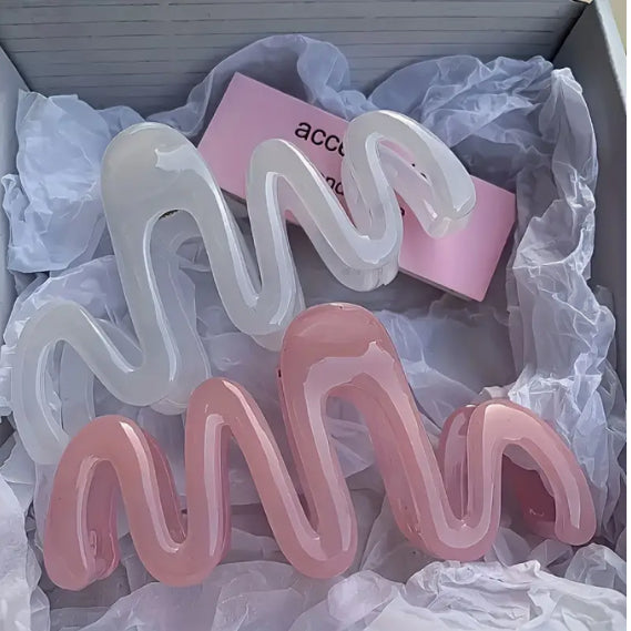 Take Khair Glossy Ripple Claw Clip